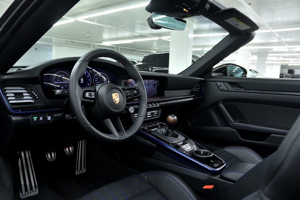 2025 Porsche 911 Carrera T Cabriolet in Laval, Quebec - 14 - w1024h768px