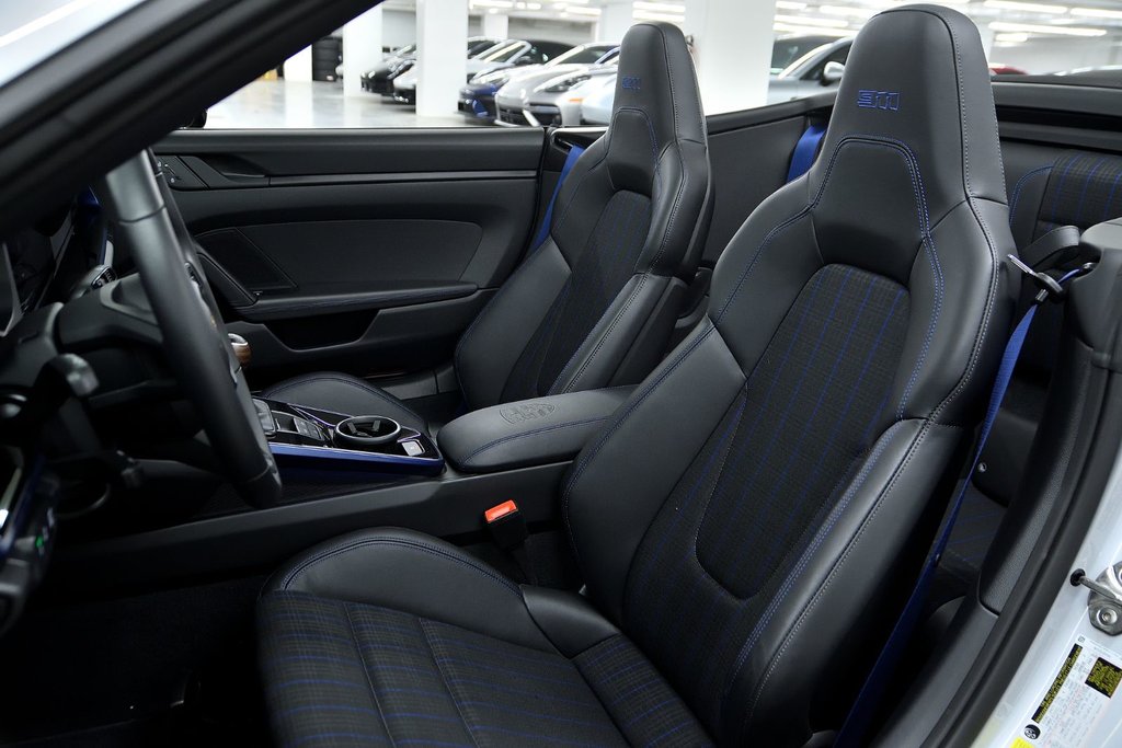2025 Porsche 911 Carrera T Cabriolet in Laval, Quebec - 17 - w1024h768px