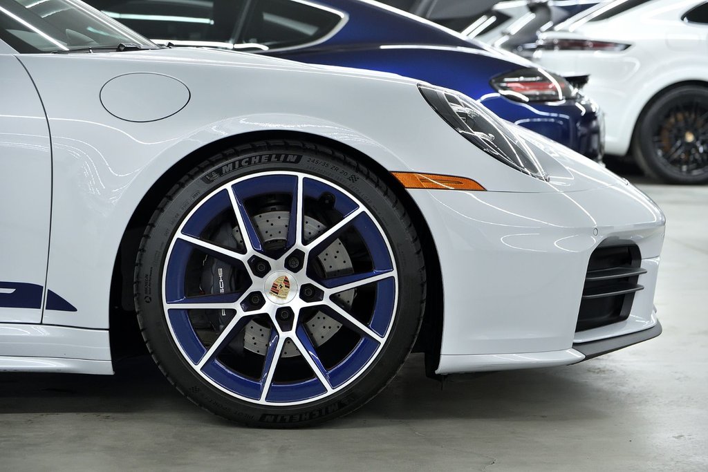 2025 Porsche 911 Carrera T Cabriolet in Laval, Quebec - 10 - w1024h768px