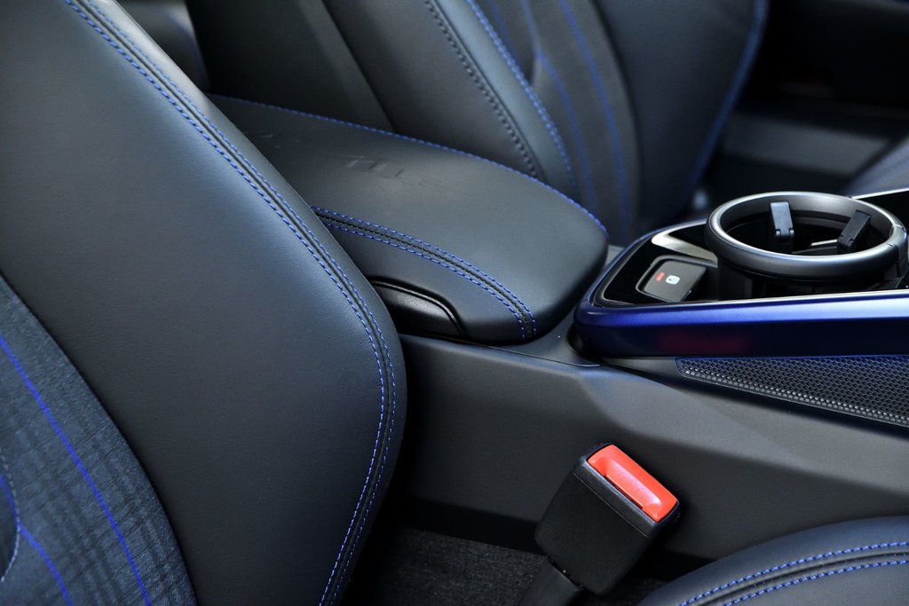 2025 Porsche 911 Carrera 4S in Laval, Quebec - 39 - w1024h768px