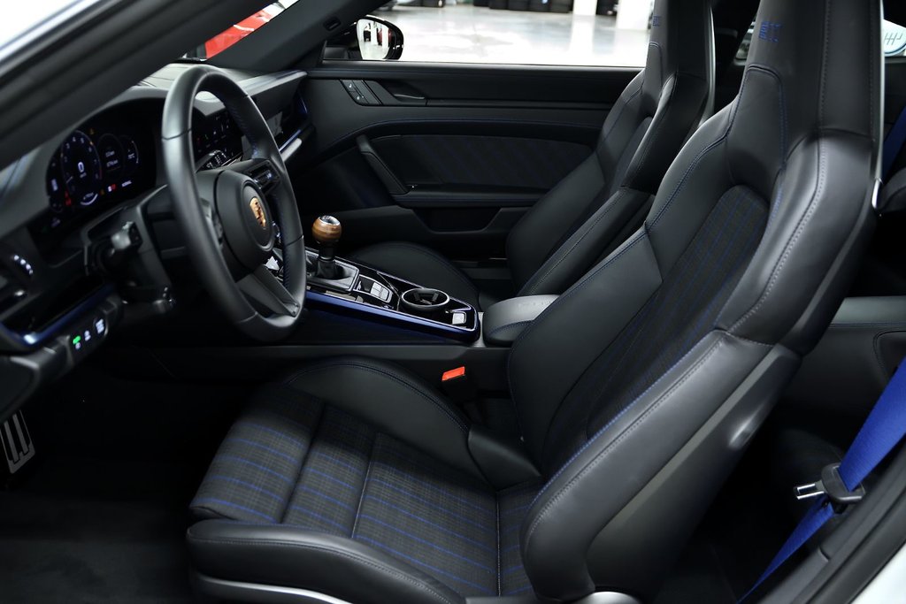 2025 Porsche 911 Carrera 4S in Laval, Quebec - 14 - w1024h768px