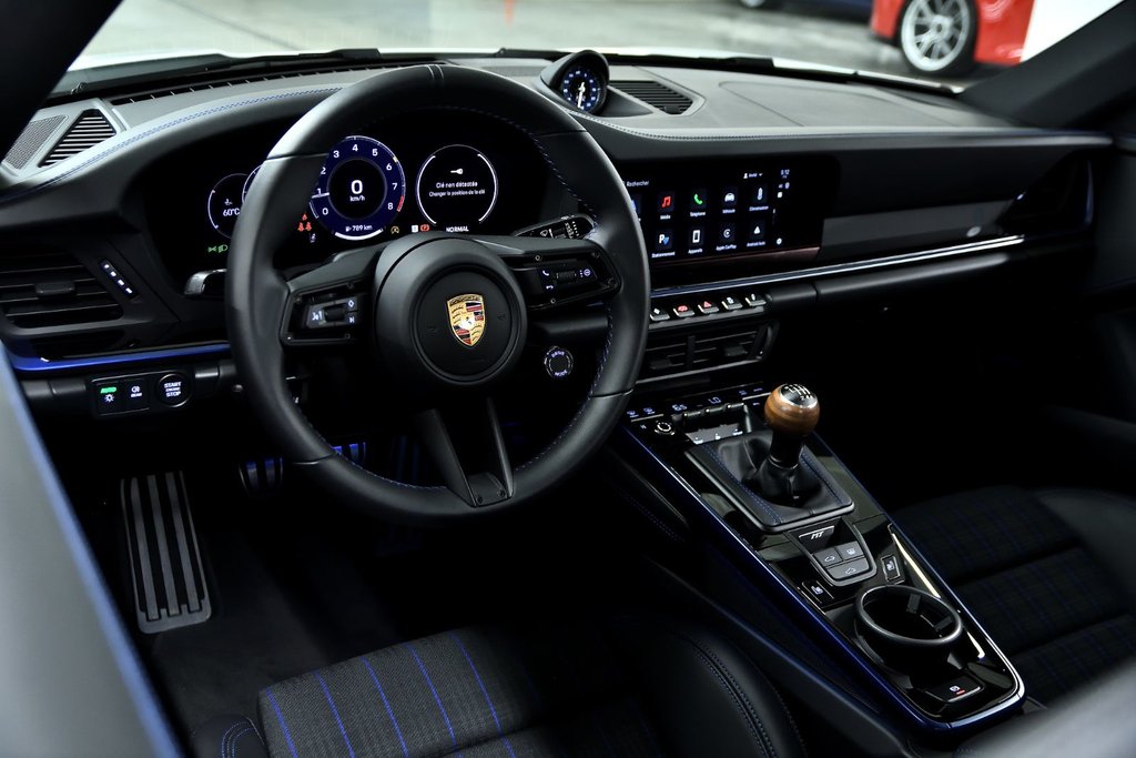 2025 Porsche 911 Carrera 4S in Laval, Quebec - 19 - w1024h768px