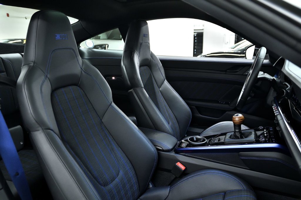 2025 Porsche 911 Carrera 4S in Laval, Quebec - 38 - w1024h768px
