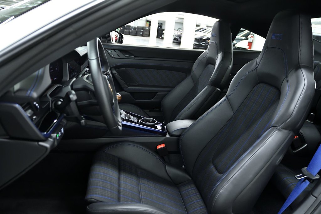 2025 Porsche 911 Carrera 4S in Laval, Quebec - 18 - w1024h768px