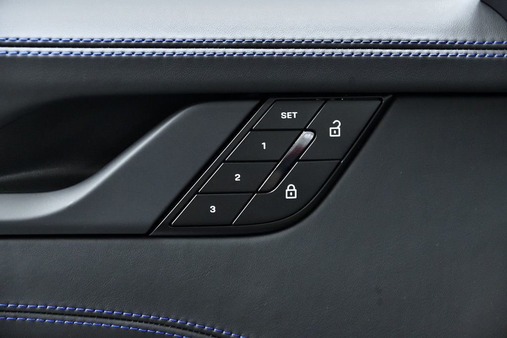2025 Porsche 911 Carrera 4S in Laval, Quebec - 33 - w1024h768px