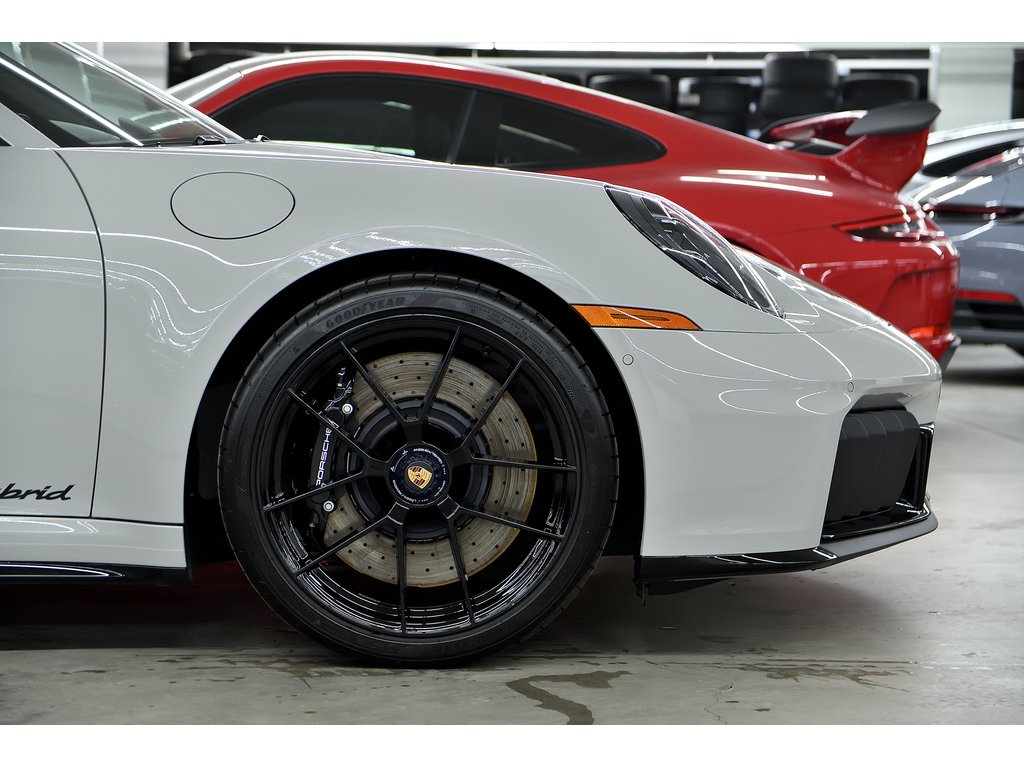 Porsche 911 GTS Cabriolet / Premium / Sport Chrono / BOSE 2026 à Laval, Québec - 9 - w1024h768px