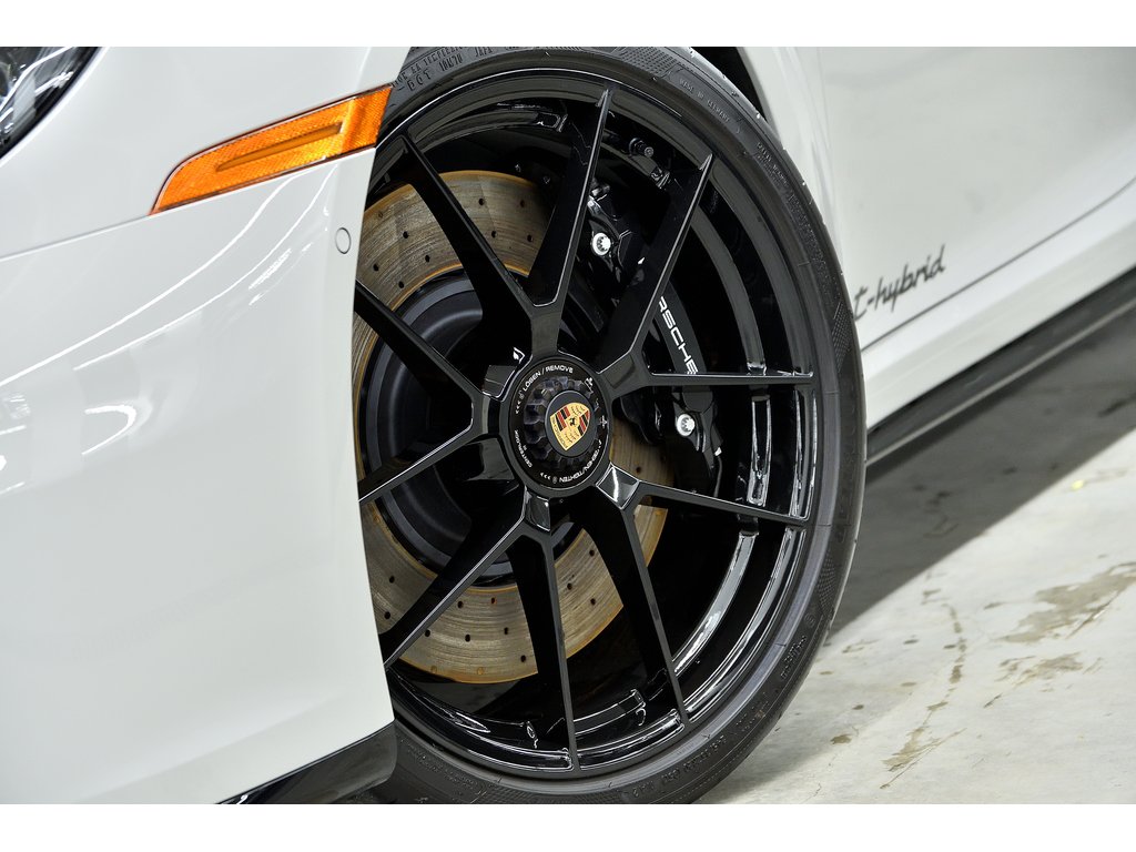 Porsche 911 GTS Cabriolet / Premium / Sport Chrono / BOSE 2026 à Laval, Québec - 8 - w1024h768px