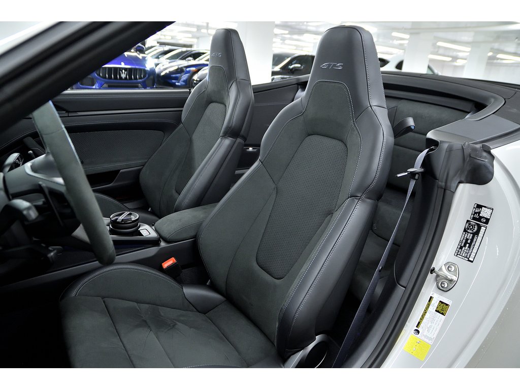 Porsche 911 GTS Cabriolet / Premium / Sport Chrono / BOSE 2026 à Laval, Québec - 17 - w1024h768px