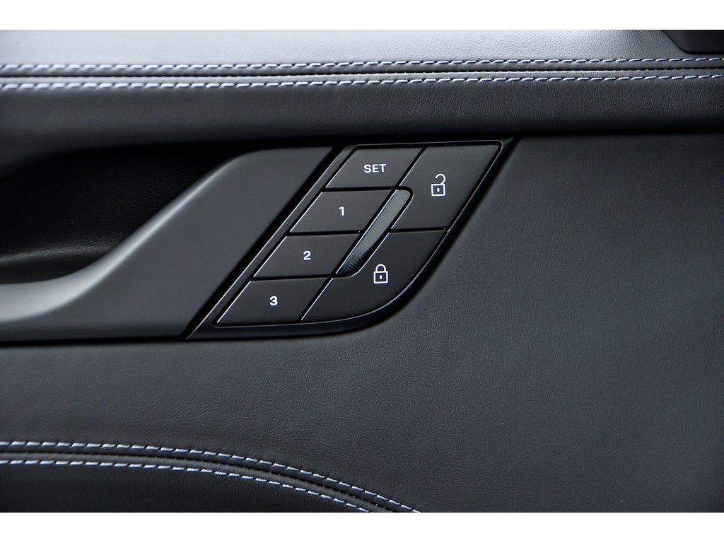 Porsche 911 GTS Cabriolet / Premium / Sport Chrono / BOSE 2026 à Laval, Québec - 34 - w1024h768px