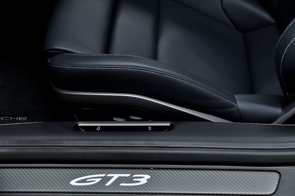 2026 Porsche 911 GT3 with Touring Package in Laval, Quebec - 42 - w1024h768px
