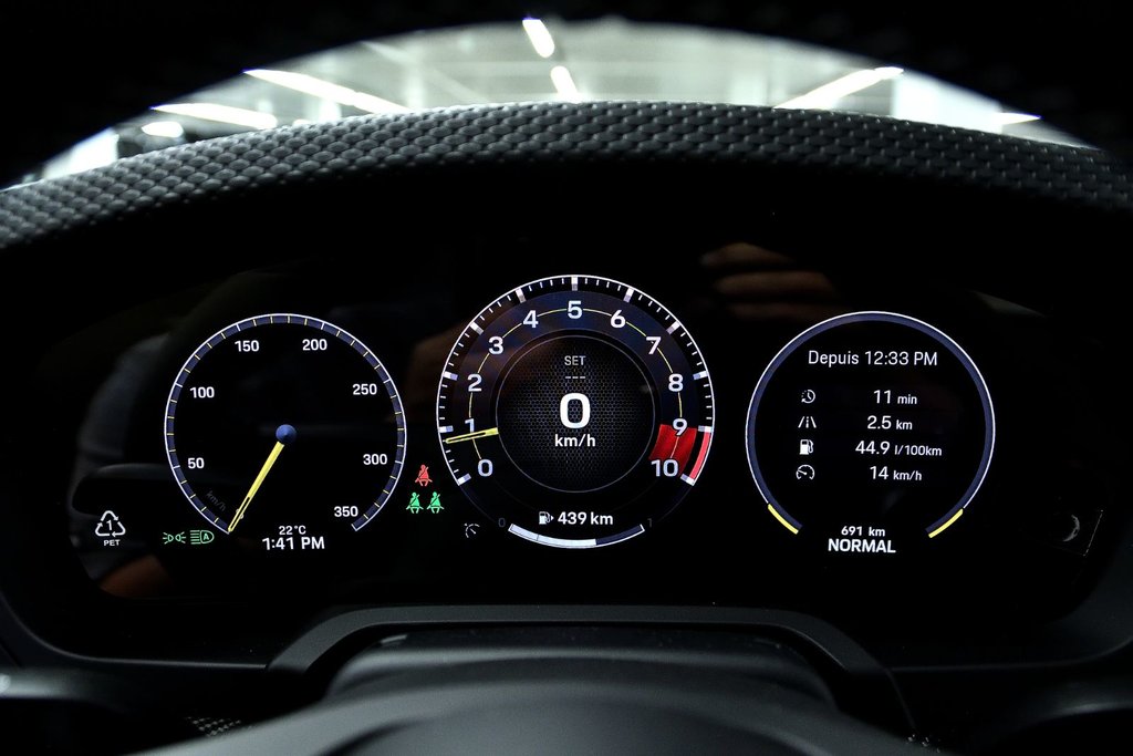 2026 Porsche 911 GT3 with Touring Package in Laval, Quebec - 8 - w1024h768px