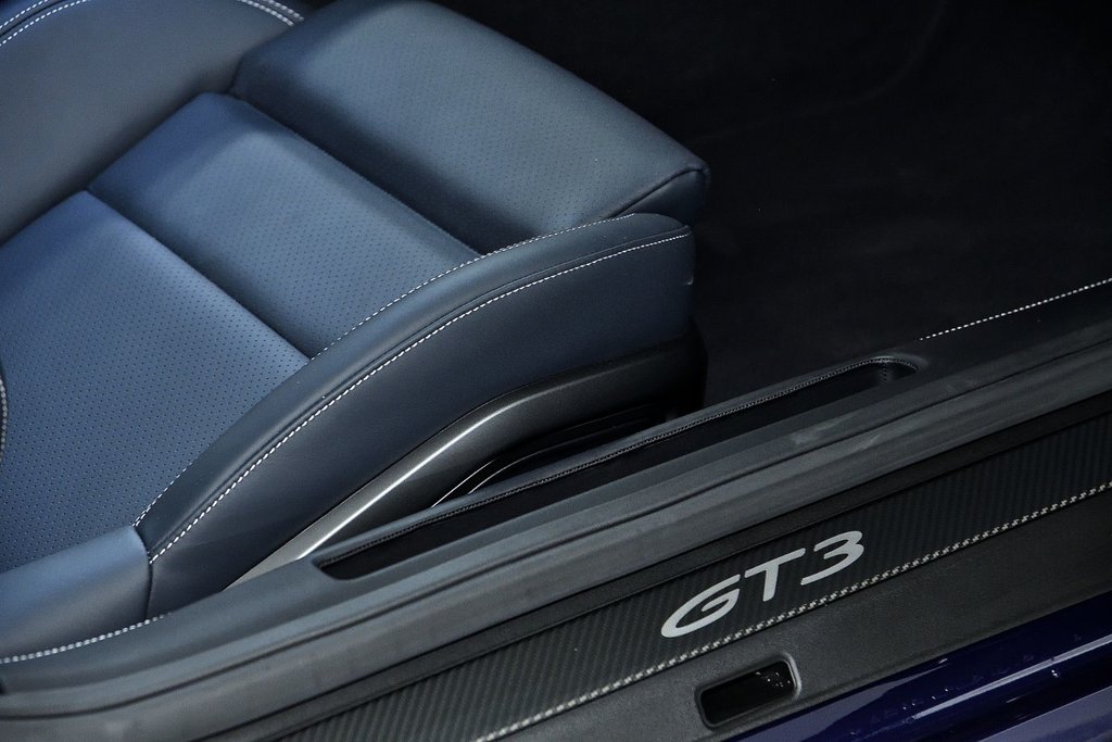 2026 Porsche 911 GT3 with Touring Package in Laval, Quebec - 18 - w1024h768px