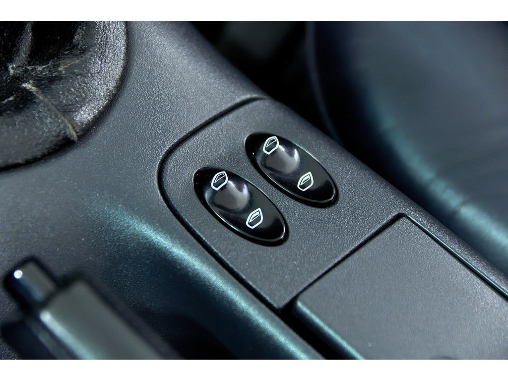 1998 Porsche Boxster 2dr Roadster Manual in Laval, Quebec - 23 - w1024h768px