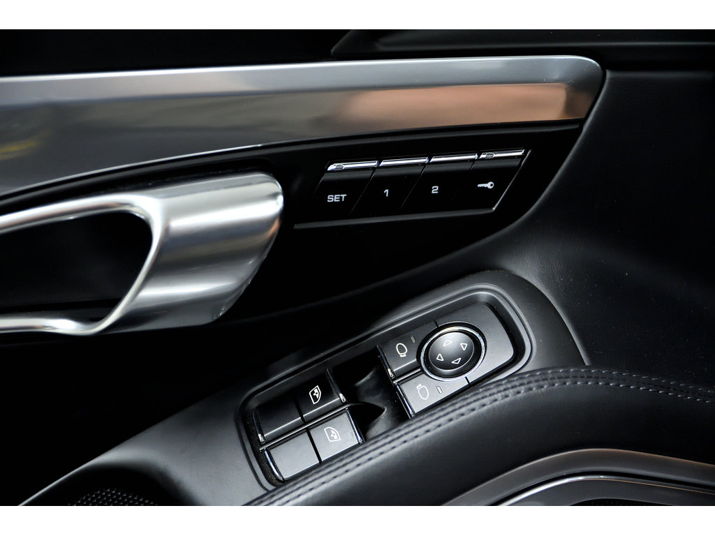 Porsche Boxster GTS / 6 SPD / SPORT EXHAUST / BURMESTER HIGH END 2015 à Laval, Québec - 32 - w1024h768px