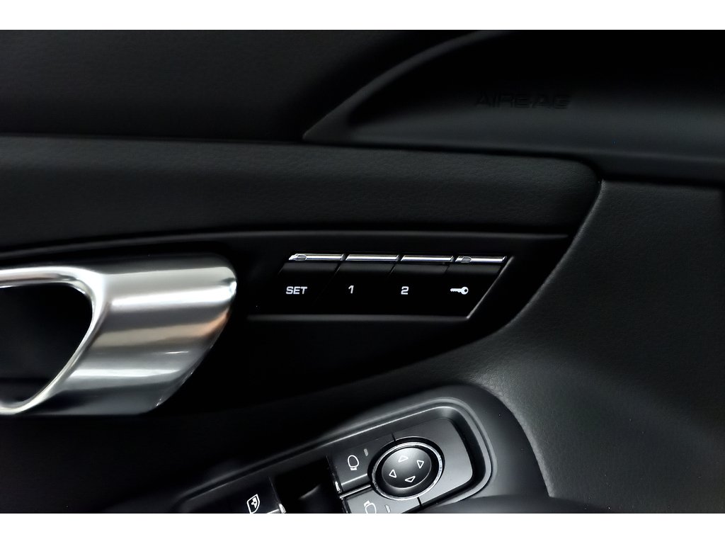 2016 Porsche Boxster Black Edition / Sport Exhaust / BOSE in Laval, Quebec - 28 - w1024h768px