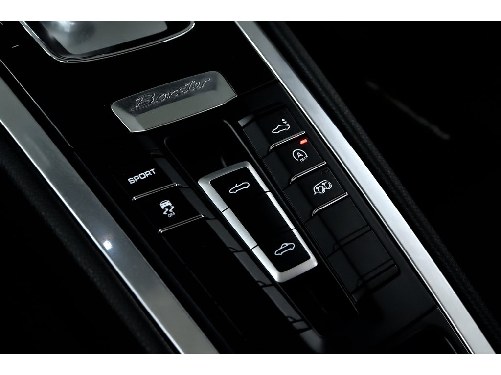 2016 Porsche Boxster Black Edition / Sport Exhaust / BOSE in Laval, Quebec - 26 - w1024h768px