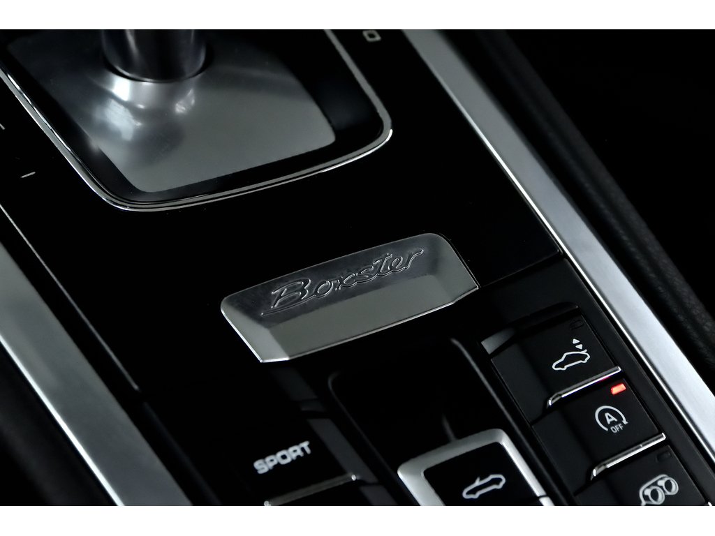 2016 Porsche Boxster Black Edition / Sport Exhaust / BOSE in Laval, Quebec - 25 - w1024h768px