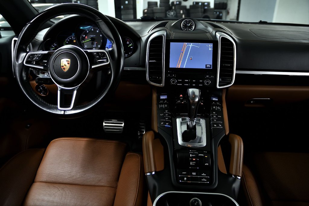 Porsche Cayenne S E-Hybrid Platinum Edition 2018 à Laval, Québec - 38 - w1024h768px
