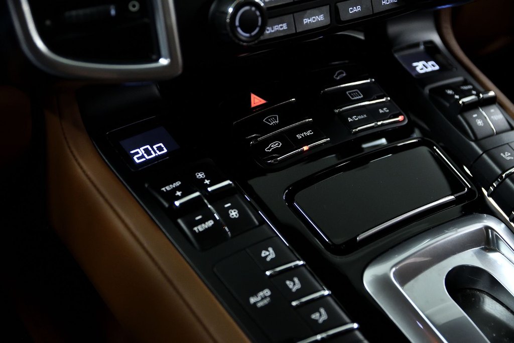Porsche Cayenne S E-Hybrid Platinum Edition 2018 à Laval, Québec - 26 - w1024h768px