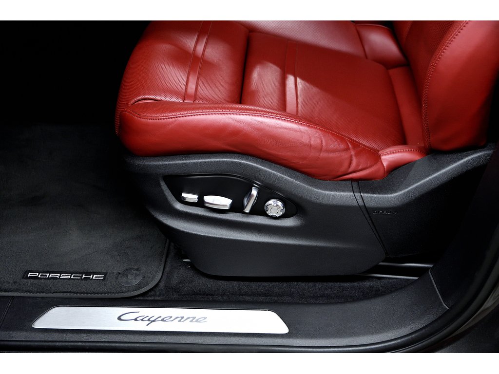 2020 Porsche Cayenne E-Hybrid Coupe AWD / Premium Pack / Air Suspension in Laval, Quebec - 19 - w1024h768px