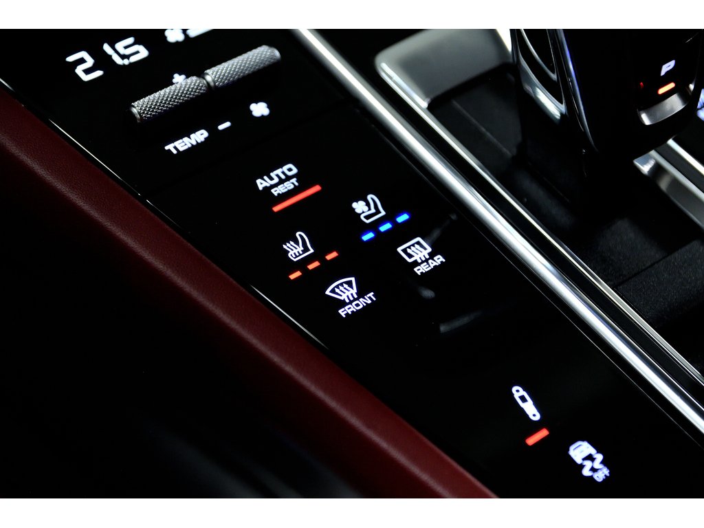 2020 Porsche Cayenne E-Hybrid Coupe AWD / Premium Pack / Air Suspension in Laval, Quebec - 31 - w1024h768px