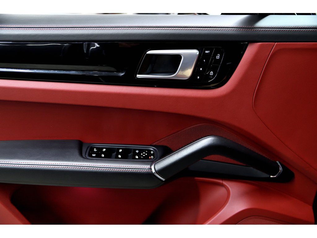 2020 Porsche Cayenne E-Hybrid Coupe AWD / Premium Pack / Air Suspension in Laval, Quebec - 35 - w1024h768px