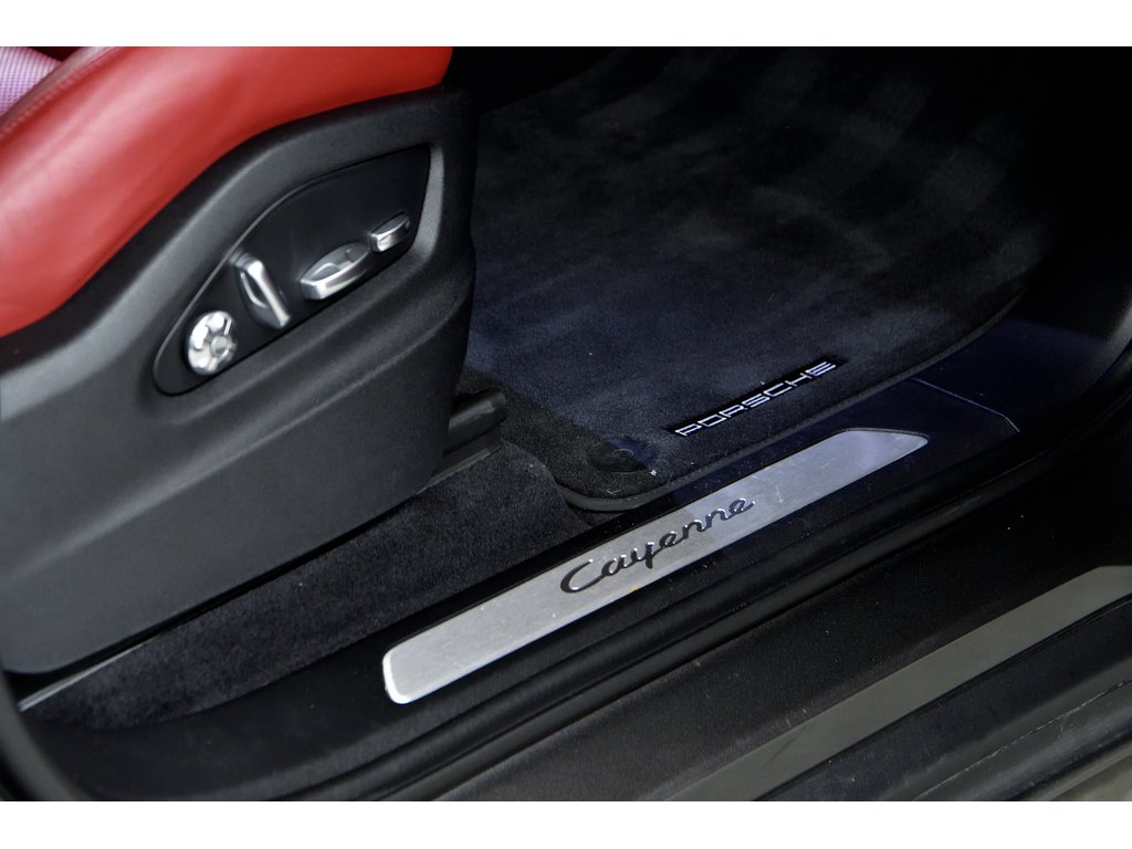 2020 Porsche Cayenne E-Hybrid Coupe AWD / Premium Pack / Air Suspension in Laval, Quebec - 38 - w1024h768px