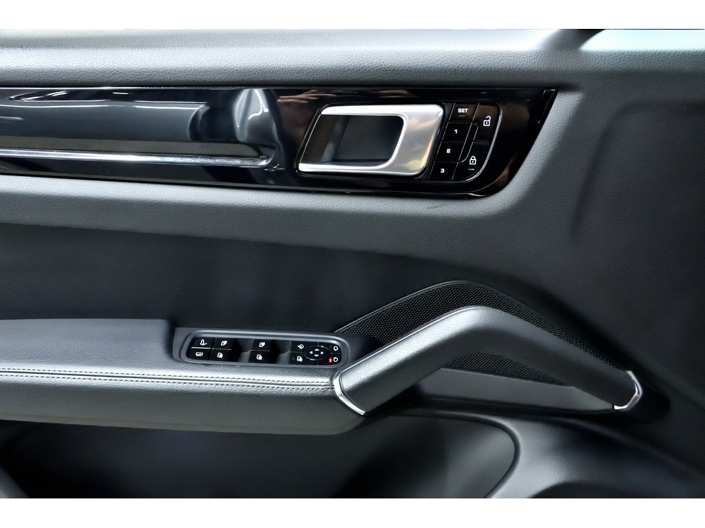 Porsche Cayenne E-Hybrid Coupe AWD / Trailer Hitch / BOSE 2020 à Laval, Québec - 32 - w1024h768px