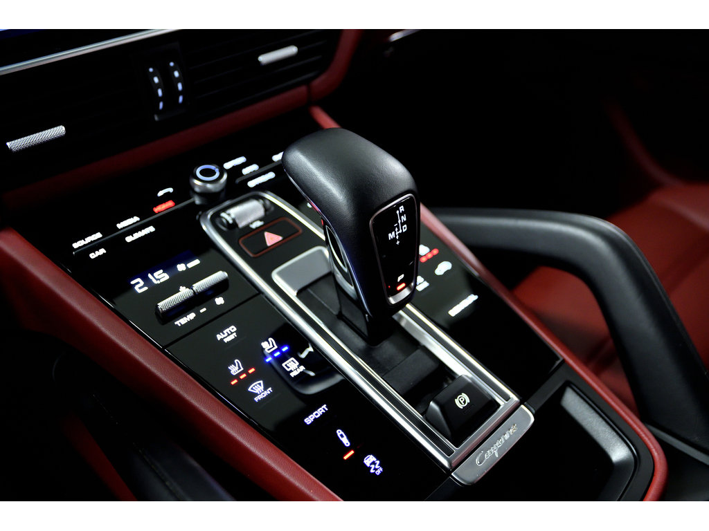 Porsche Cayenne GTS AWD / Premium Plus Package / BOSE / ACC 2021 à Laval, Québec - 33 - w1024h768px