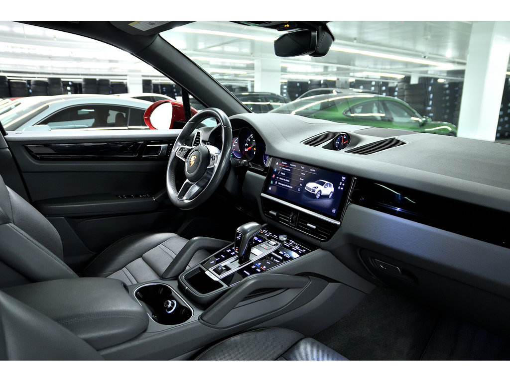 Porsche Cayenne AWD / Premium Package /Air Suspension / Hitch 2022 à Laval, Québec - 32 - w1024h768px