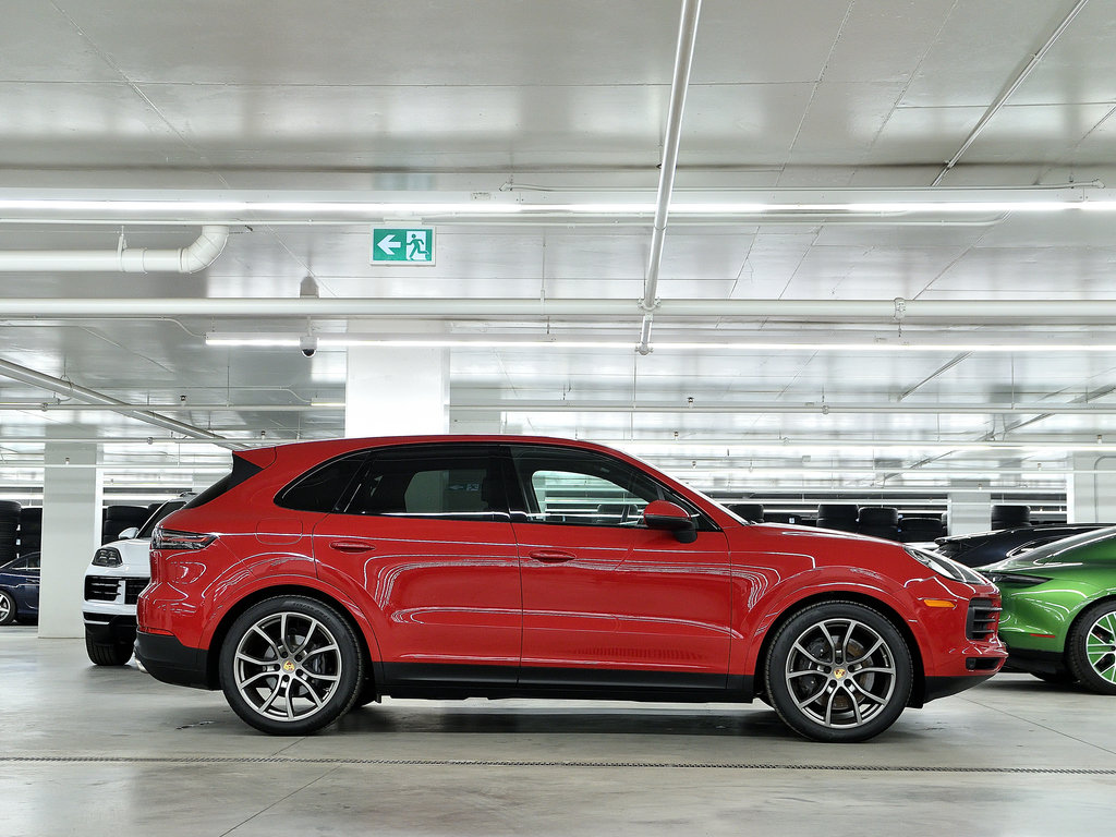 Porsche Cayenne AWD / Premium Package /Air Suspension / Hitch 2022 à Laval, Québec - 2 - w1024h768px