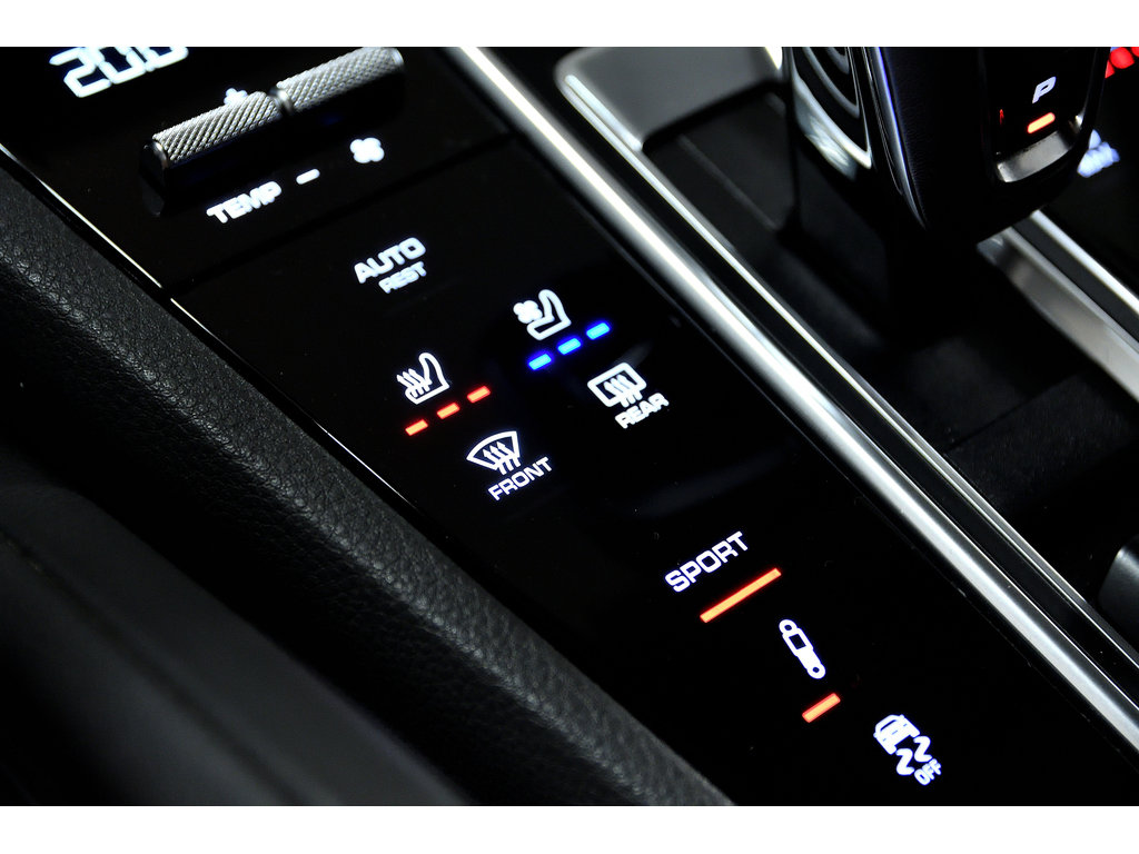 Porsche Cayenne AWD / Premium Package /Air Suspension / Hitch 2022 à Laval, Québec - 21 - w1024h768px