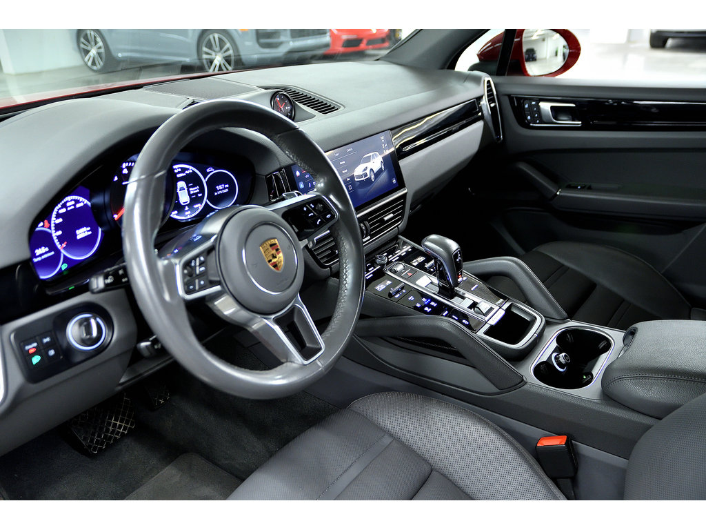 Porsche Cayenne AWD / Premium Package /Air Suspension / Hitch 2022 à Laval, Québec - 12 - w1024h768px
