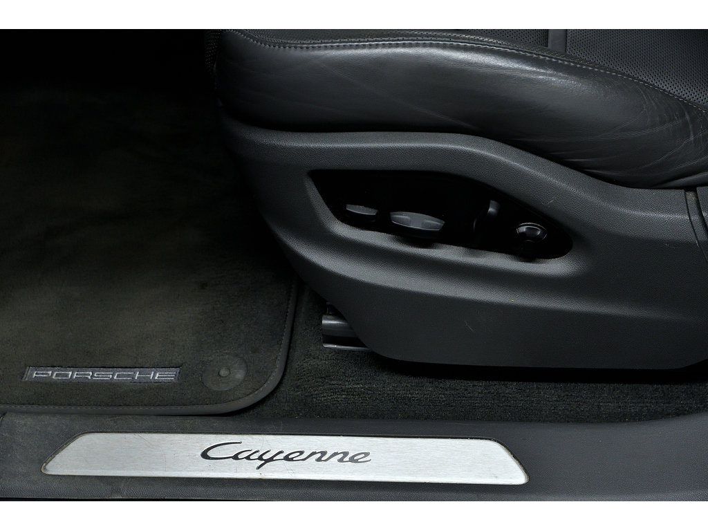 Porsche Cayenne AWD / Premium Package /Air Suspension / Hitch 2022 à Laval, Québec - 30 - w1024h768px