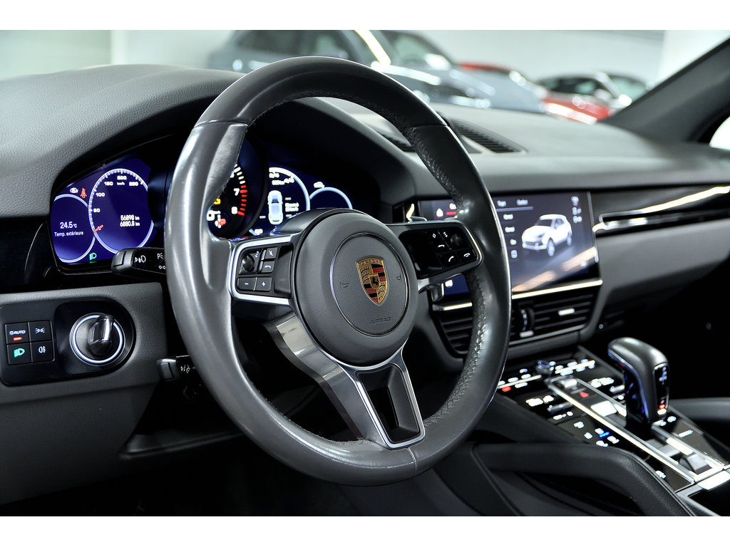 Porsche Cayenne AWD / Premium Package /Air Suspension / Hitch 2022 à Laval, Québec - 10 - w1024h768px