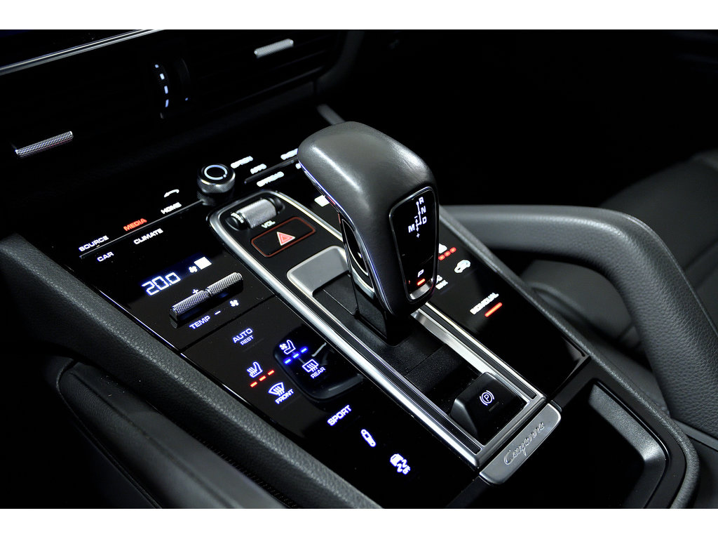 Porsche Cayenne AWD / Premium Package /Air Suspension / Hitch 2022 à Laval, Québec - 20 - w1024h768px