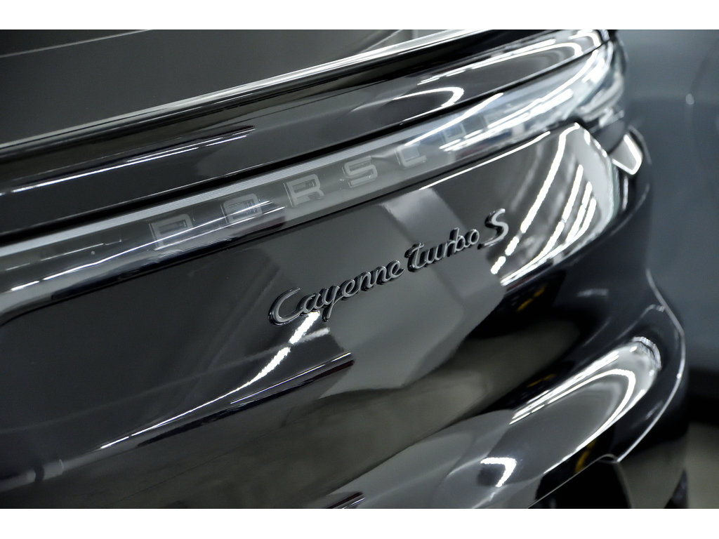 Porsche Cayenne Turbo S E-Hybrid Coupe AWD 2022 à Laval, Québec - 10 - w1024h768px