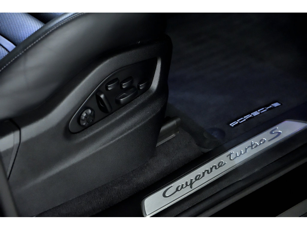 Porsche Cayenne Turbo S E-Hybrid Coupe AWD 2022 à Laval, Québec - 36 - w1024h768px