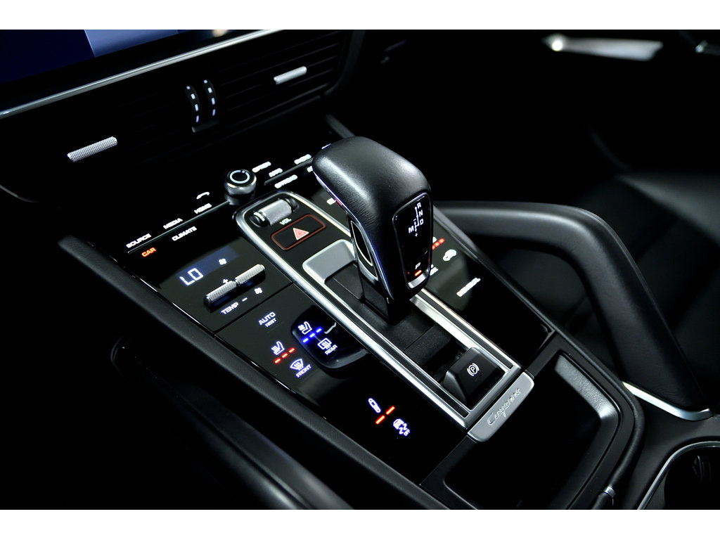 Porsche Cayenne Turbo S E-Hybrid Coupe AWD 2022 à Laval, Québec - 29 - w1024h768px