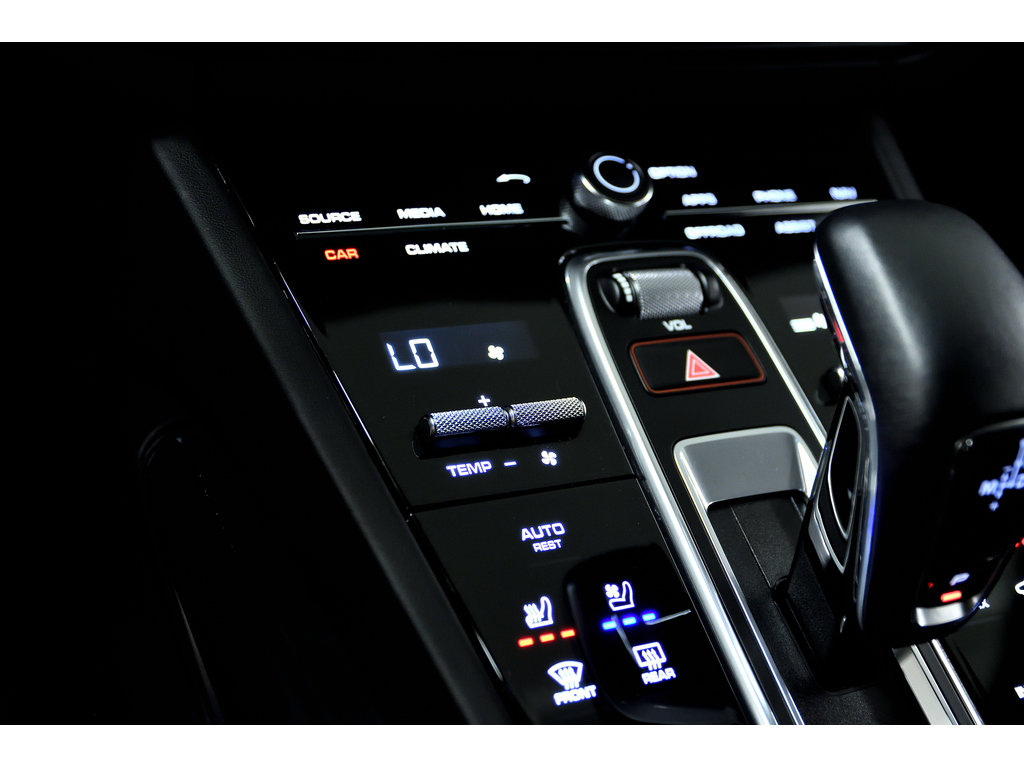 Porsche Cayenne Turbo S E-Hybrid Coupe AWD 2022 à Laval, Québec - 30 - w1024h768px