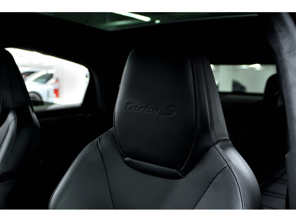 Porsche Cayenne Turbo S E-Hybrid Coupe AWD 2022 à Laval, Québec - 17 - w1024h768px