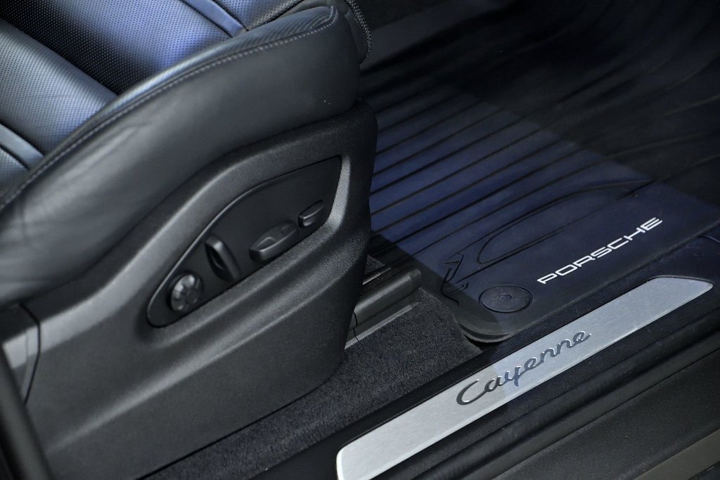 Porsche Cayenne  2022 à Laval, Québec - 30 - w1024h768px