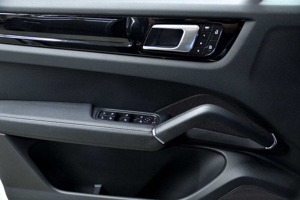 Porsche Cayenne  2022 à Laval, Québec - 27 - w1024h768px