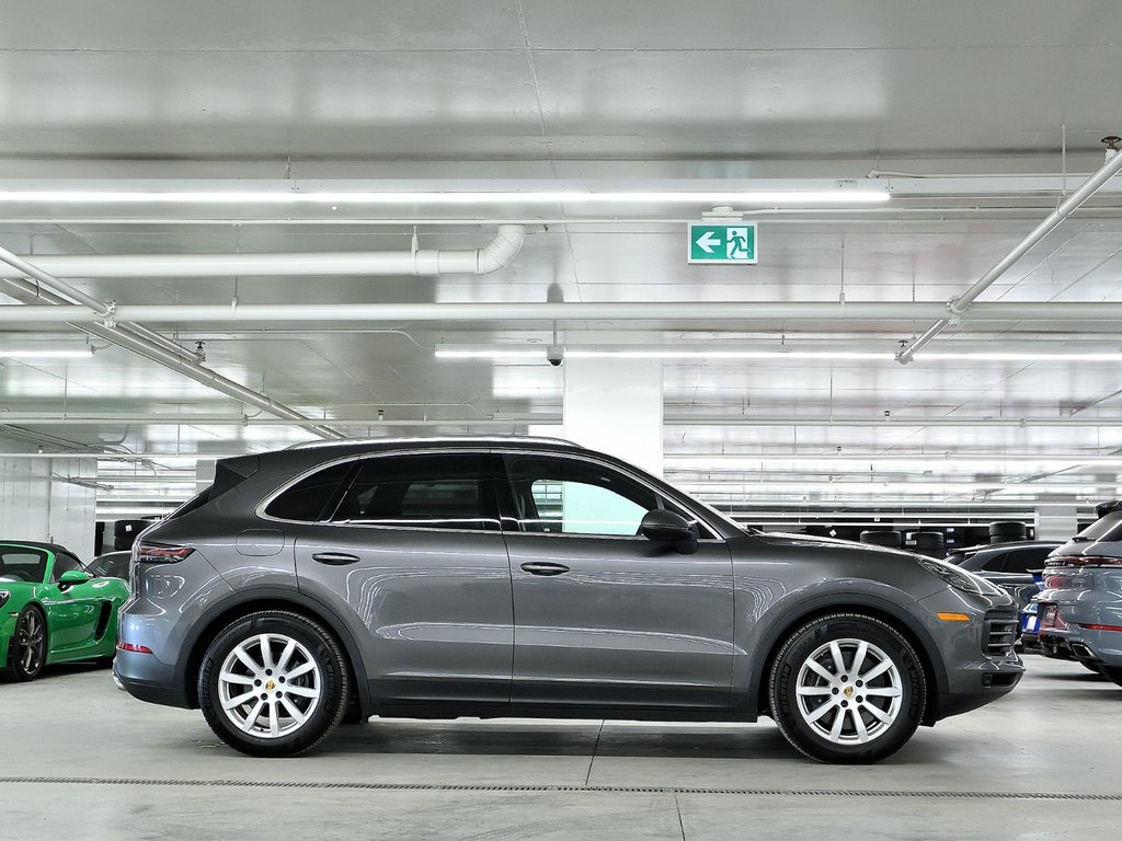 Porsche Cayenne  2022 à Laval, Québec - 2 - w1024h768px