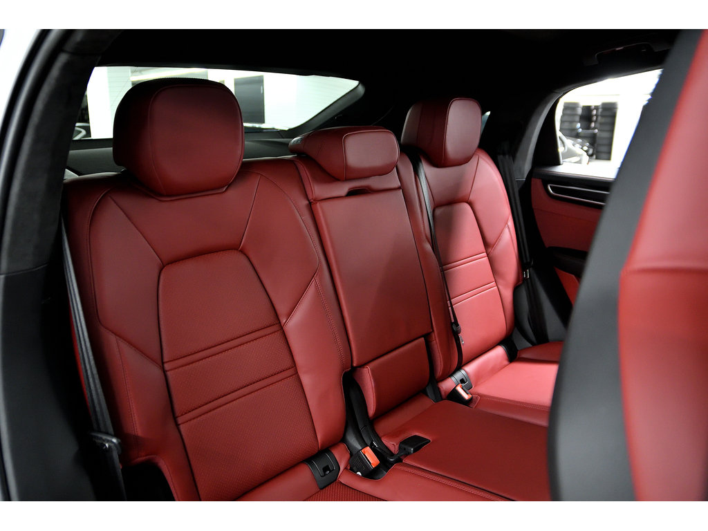 2023 Porsche Cayenne GTS Coupe AWD in Laval, Quebec - 42 - w1024h768px