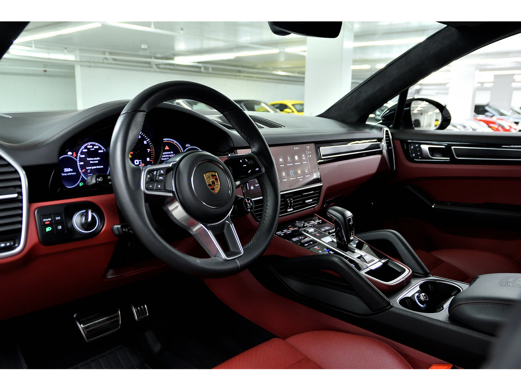 2023 Porsche Cayenne GTS Coupe AWD in Laval, Quebec - 9 - w1024h768px