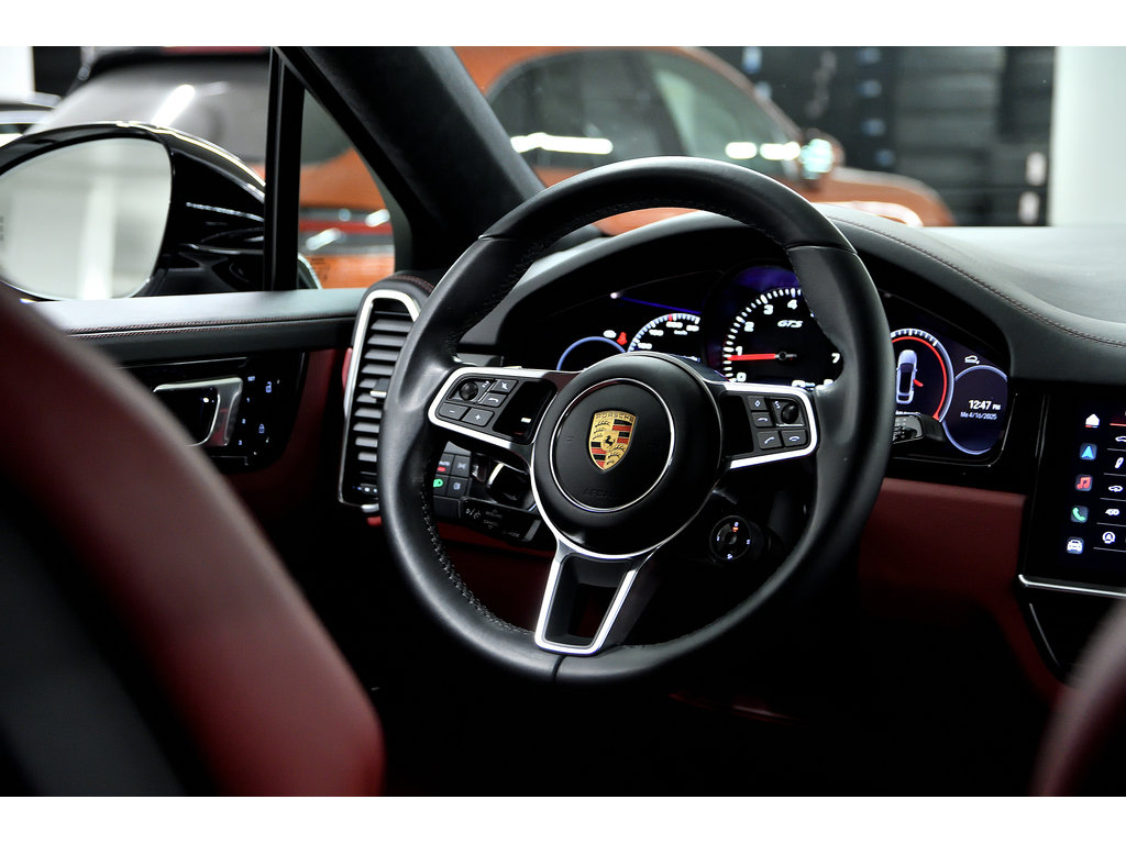 2023 Porsche Cayenne GTS Coupe AWD in Laval, Quebec - 15 - w1024h768px