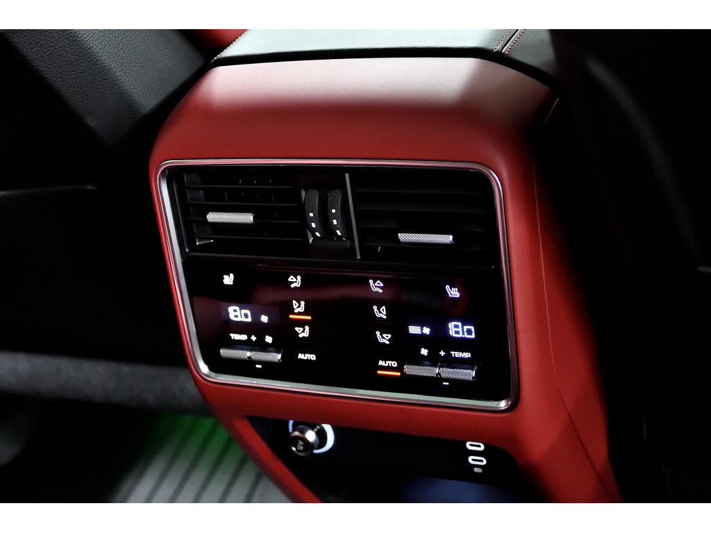 2023 Porsche Cayenne GTS Coupe AWD in Laval, Quebec - 38 - w1024h768px