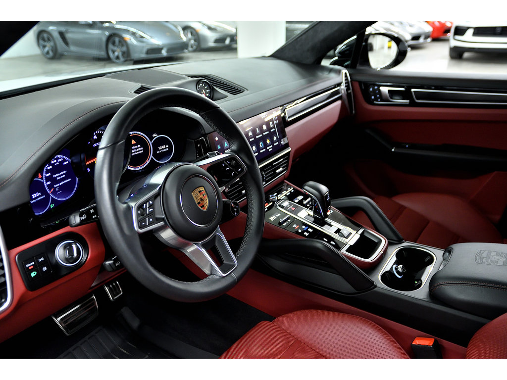 2023 Porsche Cayenne GTS Coupe AWD in Laval, Quebec - 10 - w1024h768px