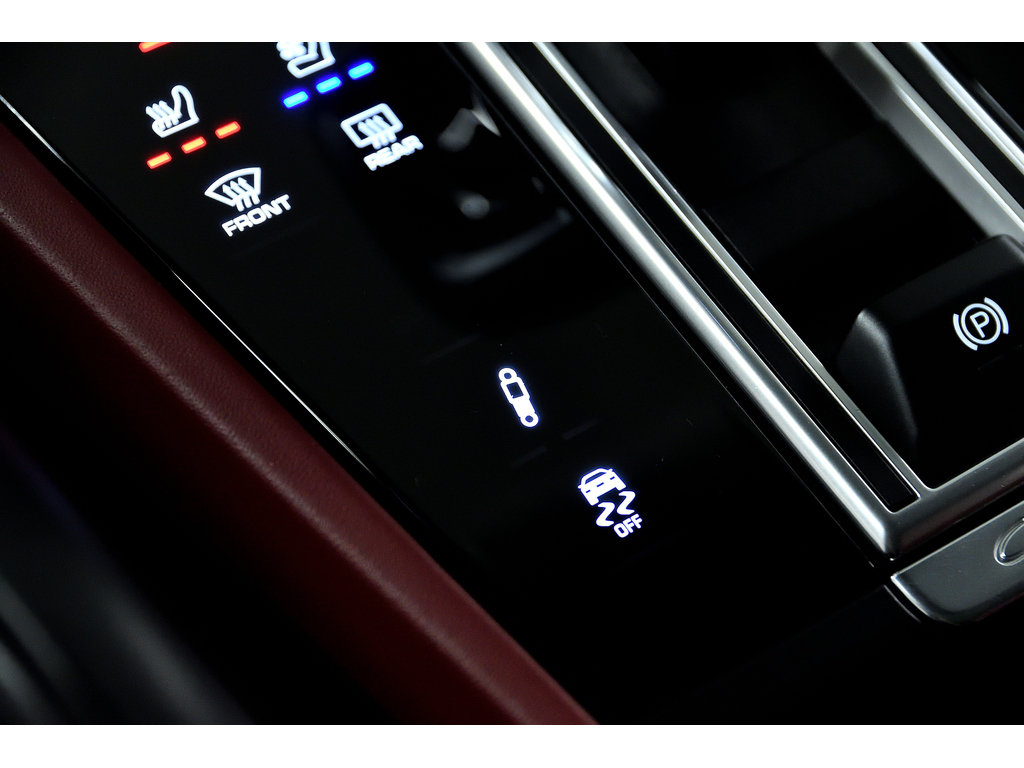 2023 Porsche Cayenne GTS Coupe AWD in Laval, Quebec - 29 - w1024h768px